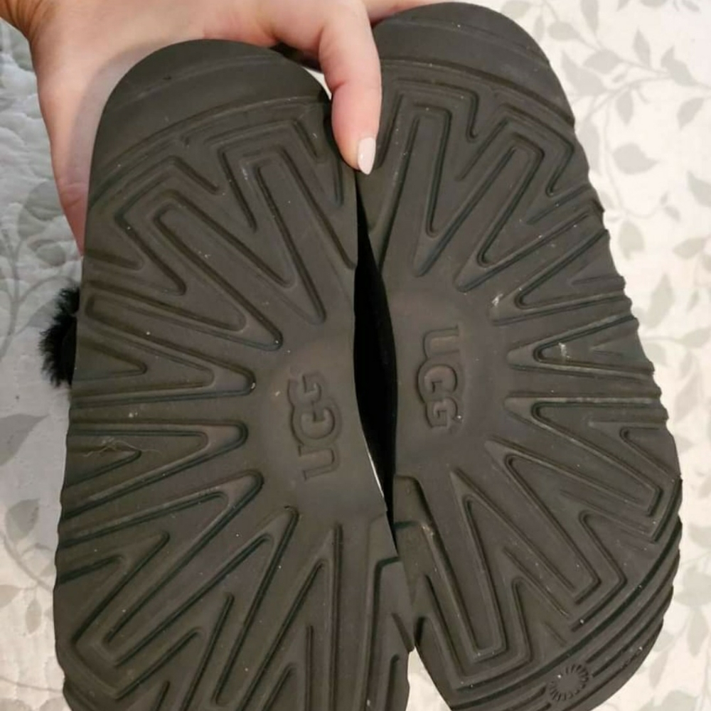 Black Bailey Button Uggs - Picture 7 of 7